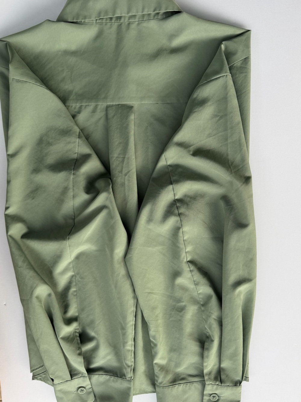 Uniqlo Cropped Button-Down Shirt in Sage - Picture 4 of 6